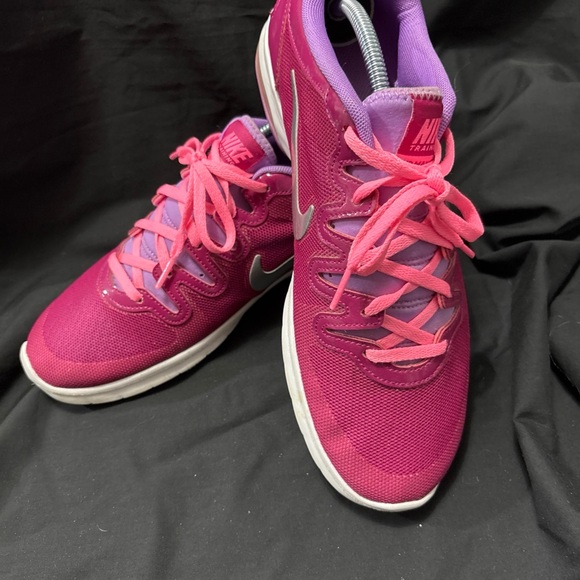 Nike Women's Air Max Fusion Fuchsia and Lavender Sneakers - Picture 8 of 9